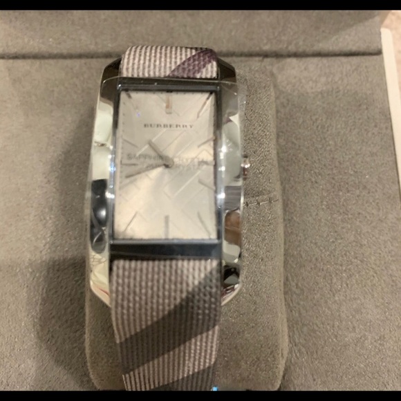 Burberry Heritage Nova Check Watch 33mm BU9404 - Picture 5 of 10